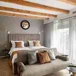 With Private Bathroom At Three Bedroom Interwar Grabyte With Daily Spaces To Share By Pine Forest On The Bank Of The River- 8min By Car From Old Town 3*