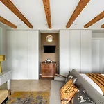 With Private Bathroom At Three Bedroom Interwar Grabyte With Daily Spaces To Share By Pine Forest On The Bank Of The River- 8min By Car From Old Town 3* Κάουνας