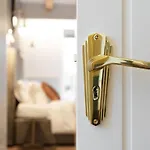 With Private Bathroom At Three Bedroom Interwar Grabyte With Daily Spaces To Share By Pine Forest On The Bank Of The River- 8min By Car From Old Town