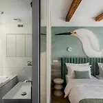 With Private Bathroom At Three Bedroom Interwar Grabyte With Daily Spaces To Share By Pine Forest On The Bank Of The River- 8min By Car From Old Town Πανσιόν Κάουνας