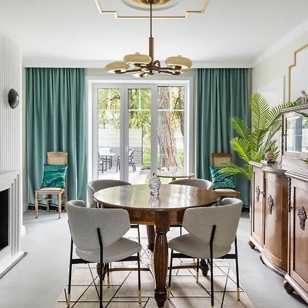 With Private Bathroom At Three Bedroom Interwar Grabyte With Daily Spaces To Share By Pine Forest On The Bank Of The River- 8min By Car From Old Town