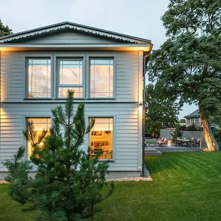 With Private Bathroom At Three Bedroom Interwar Grabyte With Daily Spaces To Share By Pine Forest On The Bank Of The River- 8min By Car From Old Town 4* Kaunas