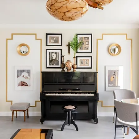 With Private Bathroom At Three Bedroom Interwar Grabyte With Daily Spaces To Share By Pine Forest On The Bank Of The River- 8min By Car From Old Town Pensionat