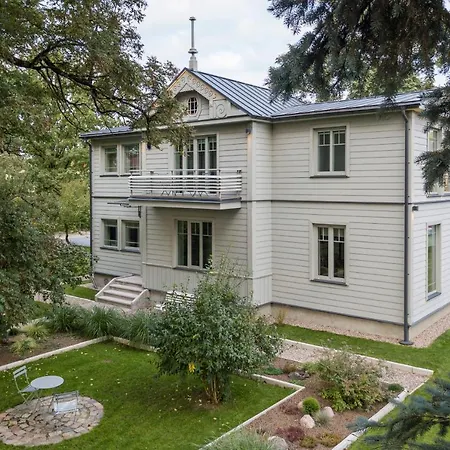 With Private Bathroom At Three Bedroom Interwar Grabyte With Daily Spaces To Share By Pine Forest On The Bank Of The River- 8min By Car From Old Town