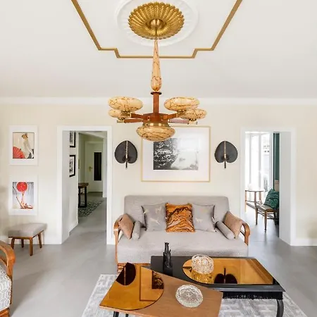 With Private Bathroom At Three Bedroom Interwar Grabyte With Daily Spaces To Share By Pine Forest On The Bank Of The River- 8min By Car From Old Town 3*