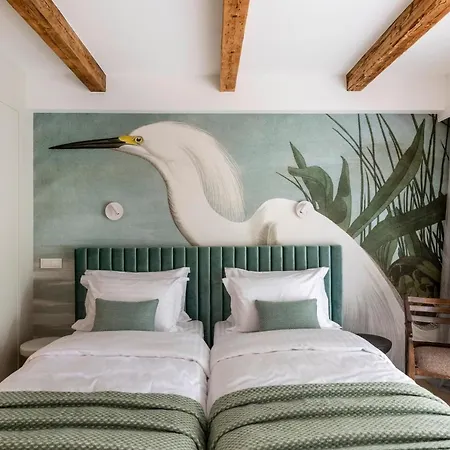 With Private Bathroom At Three Bedroom Interwar Grabyte With Daily Spaces To Share By Pine Forest On The Bank Of The River- 8min By Car From Old Town بيت ضيافة