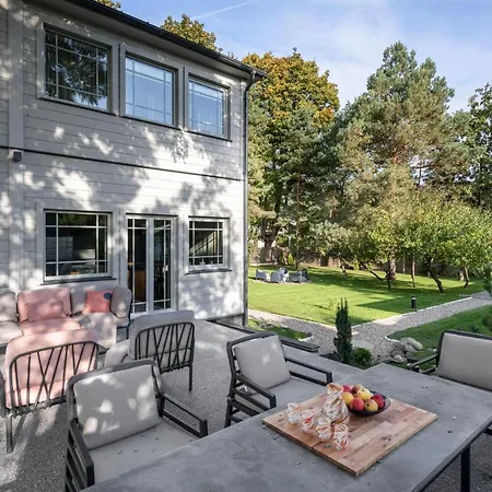 With Private Bathroom At Three Bedroom Interwar Grabyte With Daily Spaces To Share By Pine Forest On The Bank Of The River- 8min By Car From Old Town 3*
