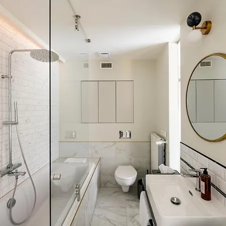 With Private Bathroom At Three Bedroom Interwar Grabyte With Daily Spaces To Share By Pine Forest On The Bank Of The River- 8min By Car From Old Town Affittacamere Kaunas