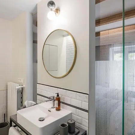 With Private Bathroom At Three Bedroom Interwar Grabyte With Daily Spaces To Share By Pine Forest On The Bank Of The River- 8min By Car From Old Town Pensionat 4*