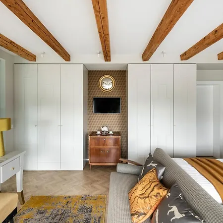 With Private Bathroom At Three Bedroom Interwar Grabyte With Daily Spaces To Share By Pine Forest On The Bank Of The River- 8min By Car From Old Town 4* Kaunas