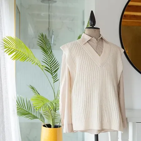 Pensionat With Private Bathroom At Three Bedroom Interwar Grabyte With Daily Spaces To Share By Pine Forest On The Bank Of The River- 8min By Car From Old Town