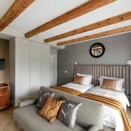 Pensionat With Private Bathroom At Three Bedroom Interwar Grabyte With Daily Spaces To Share By Pine Forest On The Bank Of The River- 8min By Car From Old Town 4*