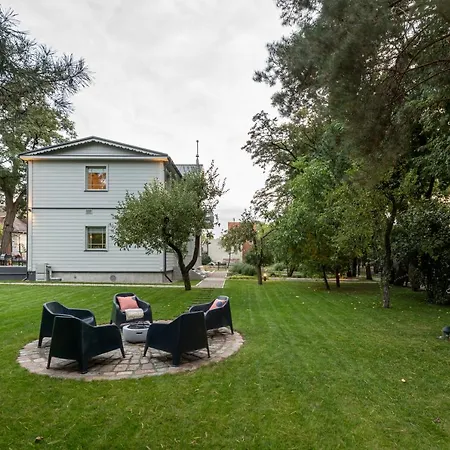 Casa de hóspedes With Private Bathroom At Three Bedroom Interwar Grabyte With Daily Spaces To Share By Pine Forest On The Bank Of The River- 8min By Car From Old Town Kaunas