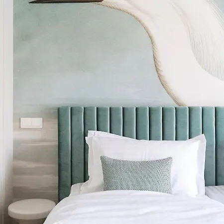 With Private Bathroom At Three Bedroom Interwar Grabyte With Daily Spaces To Share By Pine Forest On The Bank Of The River- 8min By Car From Old Town Pensionat Kaunas