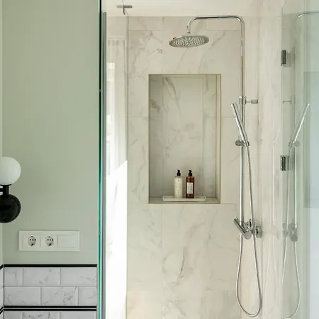 With Private Bathroom At Three Bedroom Interwar Grabyte With Daily Spaces To Share By Pine Forest On The Bank Of The River- 8min By Car From Old Town Pensionat