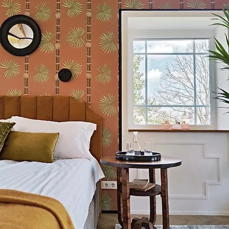 Pensionat With Private Bathroom At Three Bedroom Interwar Grabyte With Daily Spaces To Share By Pine Forest On The Bank Of The River- 8min By Car From Old Town 4*