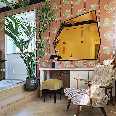 With Private Bathroom At Three Bedroom Interwar Grabyte With Daily Spaces To Share By Pine Forest On The Bank Of The River- 8min By Car From Old Town