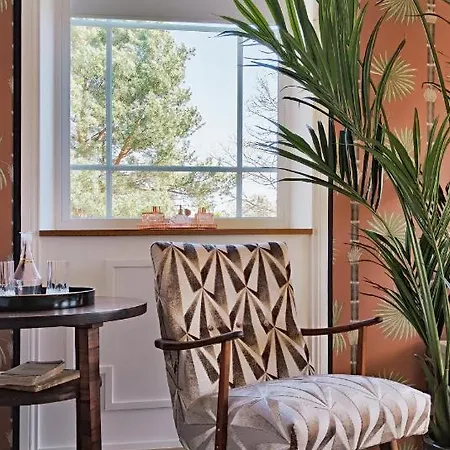 With Private Bathroom At Three Bedroom Interwar Grabyte With Daily Spaces To Share By Pine Forest On The Bank Of The River- 8min By Car From Old Town Pensionat