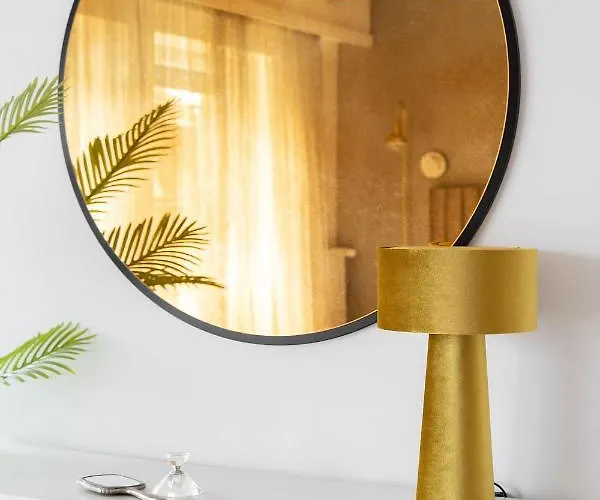 With Private Bathroom At Three Bedroom Interwar Grabyte With Daily Spaces To Share By Pine Forest On The Bank Of The River- 8min By Car From Old Town 4* Kaunas