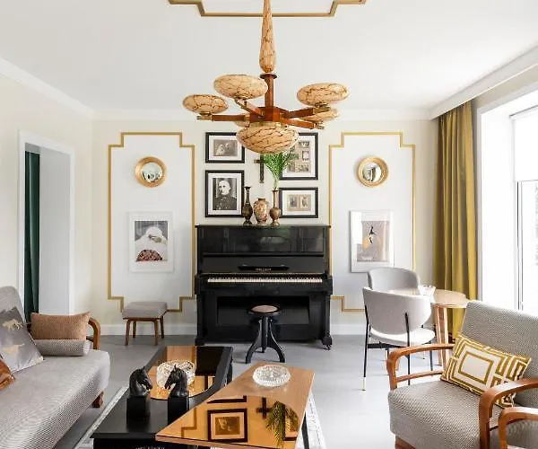 Pensionat With Private Bathroom At Three Bedroom Interwar Grabyte With Daily Spaces To Share By Pine Forest On The Bank Of The River- 8min By Car From Old Town Kaunas