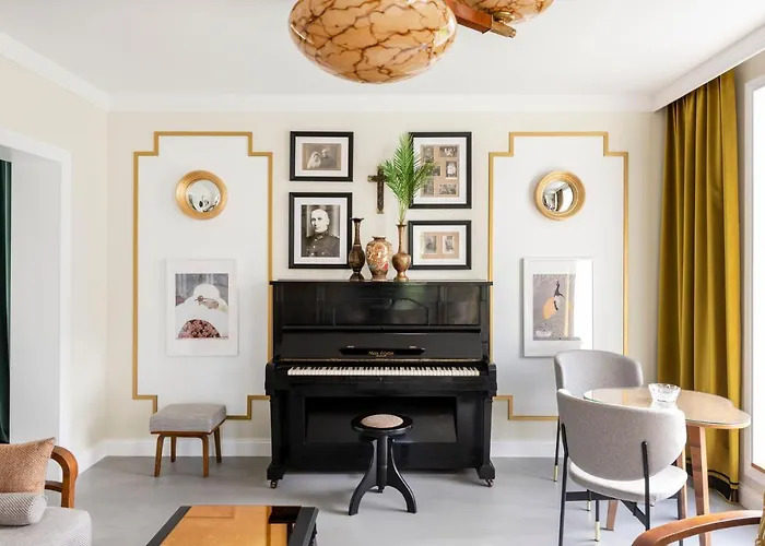 With Private Bathroom At Three Bedroom Interwar Grabyte With Daily Spaces To Share By Pine Forest On The Bank Of The River- 8min By Car From Old Town Pensionat