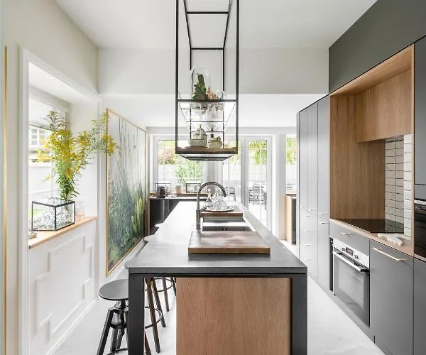 With Private Bathroom At Three Bedroom Interwar Grabyte With Daily Spaces To Share By Pine Forest On The Bank Of The River- 8min By Car From Old Town Pensionat Kaunas