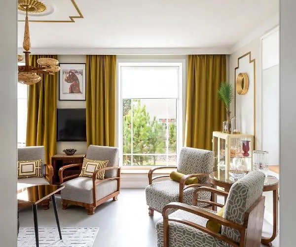 With Private Bathroom At Three Bedroom Interwar Grabyte With Daily Spaces To Share By Pine Forest On The Bank Of The River- 8min By Car From Old Town