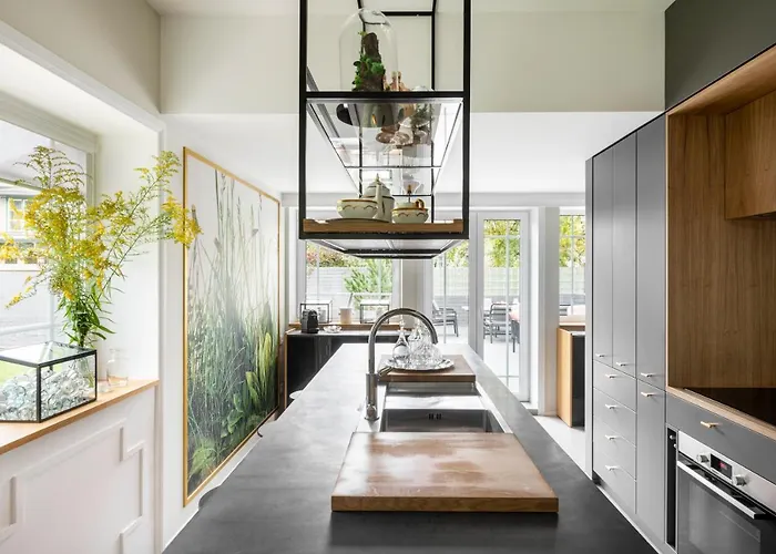 Pensionat With Private Bathroom At Three Bedroom Interwar Grabyte With Daily Spaces To Share By Pine Forest On The Bank Of The River- 8min By Car From Old Town