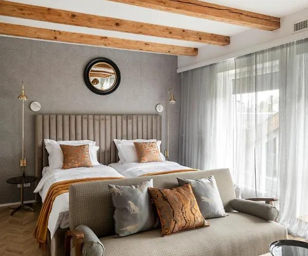 With Private Bathroom At Three Bedroom Interwar Grabyte With Daily Spaces To Share By Pine Forest On The Bank Of The River- 8min By Car From Old Town 4*