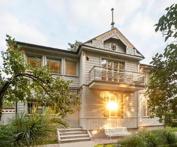 With Private Bathroom At Three Bedroom Interwar Grabyte With Daily Spaces To Share By Pine Forest On The Bank Of The River- 8min By Car From Old Town Pensionat 4*