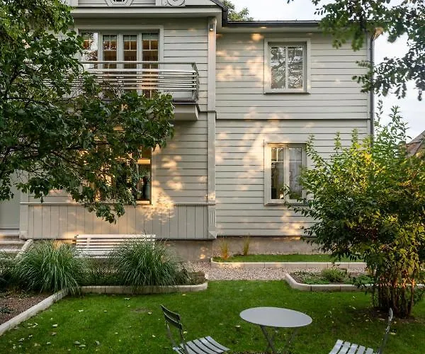 Pensionat With Private Bathroom At Three Bedroom Interwar Grabyte With Daily Spaces To Share By Pine Forest On The Bank Of The River- 8min By Car From Old Town Kaunas