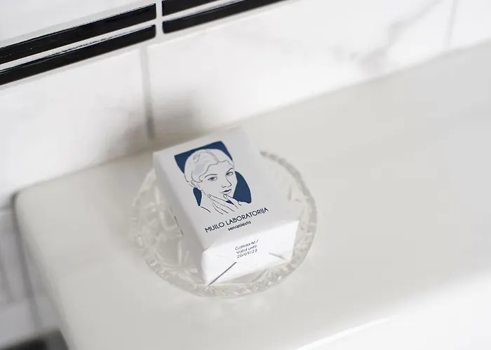 With Private Bathroom At Three Bedroom Interwar Grabyte With Daily Spaces To Share By Pine Forest On The Bank Of The River- 8min By Car From Old Town