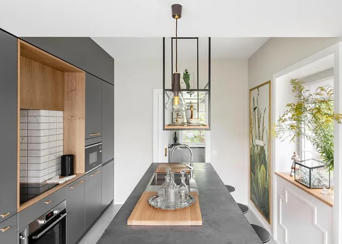 With Private Bathroom At Three Bedroom Interwar Grabyte With Daily Spaces To Share By Pine Forest On The Bank Of The River- 8min By Car From Old Town Kaunas