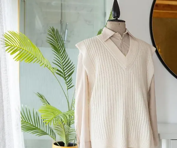 Pensionat With Private Bathroom At Three Bedroom Interwar Grabyte With Daily Spaces To Share By Pine Forest On The Bank Of The River- 8min By Car From Old Town