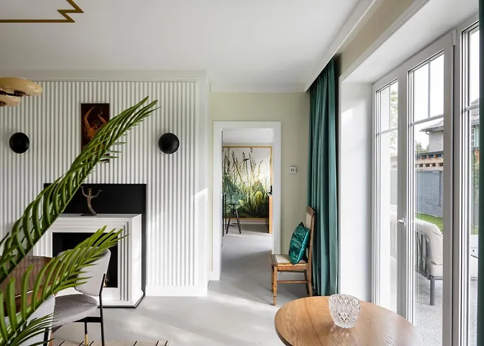 With Private Bathroom At Three Bedroom Interwar Grabyte With Daily Spaces To Share By Pine Forest On The Bank Of The River- 8min By Car From Old Town Pensionat