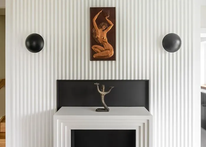 With Private Bathroom At Three Bedroom Interwar Grabyte With Daily Spaces To Share By Pine Forest On The Bank Of The River- 8min By Car From Old Town Kaunas