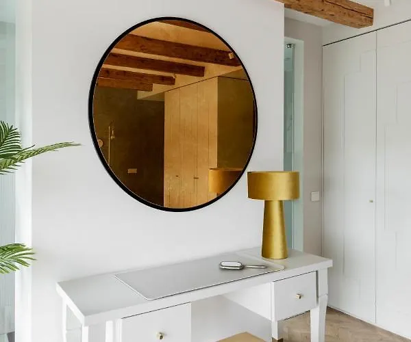 With Private Bathroom At Three Bedroom Interwar Grabyte With Daily Spaces To Share By Pine Forest On The Bank Of The River- 8min By Car From Old Town 4*