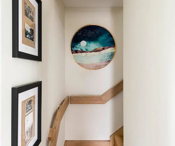 Pensionat With Private Bathroom At Three Bedroom Interwar Grabyte With Daily Spaces To Share By Pine Forest On The Bank Of The River- 8min By Car From Old Town