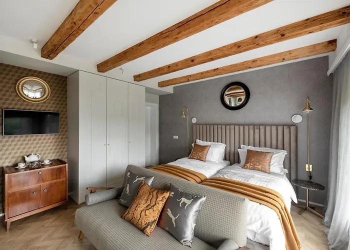 Pensionat With Private Bathroom At Three Bedroom Interwar Grabyte With Daily Spaces To Share By Pine Forest On The Bank Of The River- 8min By Car From Old Town 4*