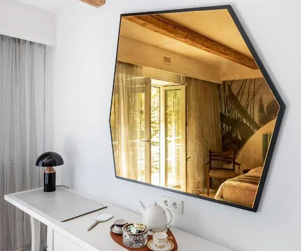 With Private Bathroom At Three Bedroom Interwar Grabyte With Daily Spaces To Share By Pine Forest On The Bank Of The River- 8min By Car From Old Town 4* Kaunas