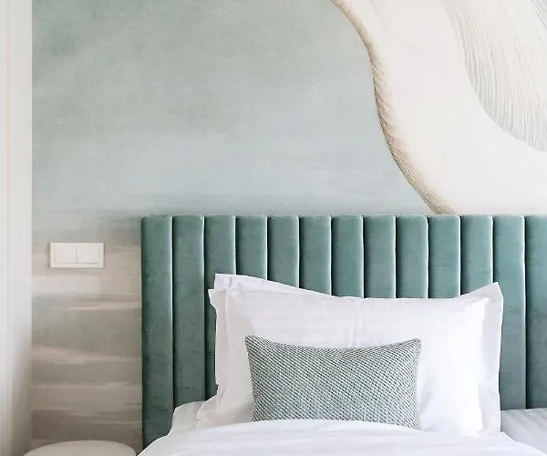 With Private Bathroom At Three Bedroom Interwar Grabyte With Daily Spaces To Share By Pine Forest On The Bank Of The River- 8min By Car From Old Town Pensionat Kaunas