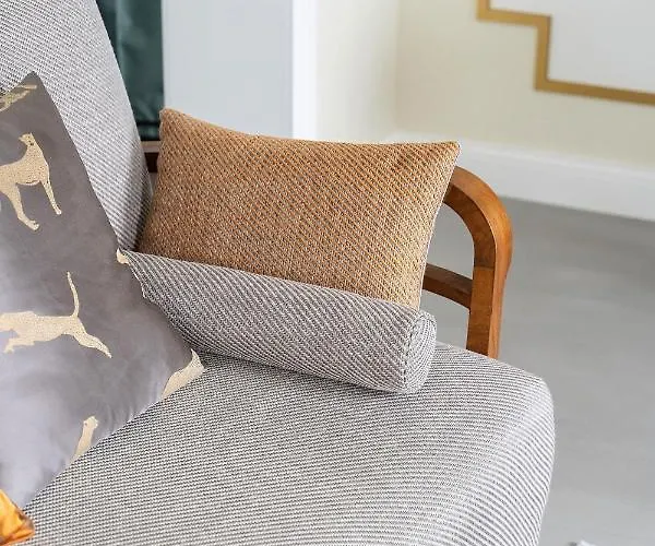 With Private Bathroom At Three Bedroom Interwar Grabyte With Daily Spaces To Share By Pine Forest On The Bank Of The River- 8min By Car From Old Town 4*