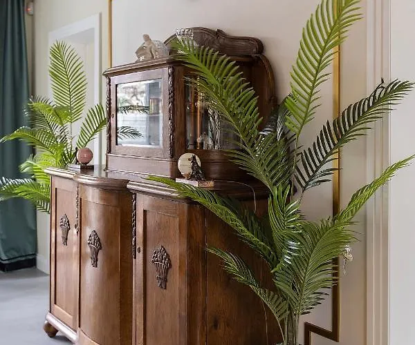 With Private Bathroom At Three Bedroom Interwar Grabyte With Daily Spaces To Share By Pine Forest On The Bank Of The River- 8min By Car From Old Town Kaunas