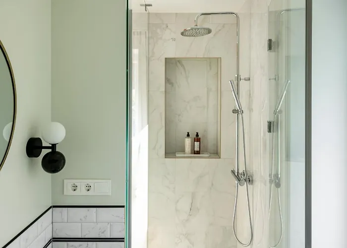 With Private Bathroom At Three Bedroom Interwar Grabyte With Daily Spaces To Share By Pine Forest On The Bank Of The River- 8min By Car From Old Town Pensionat