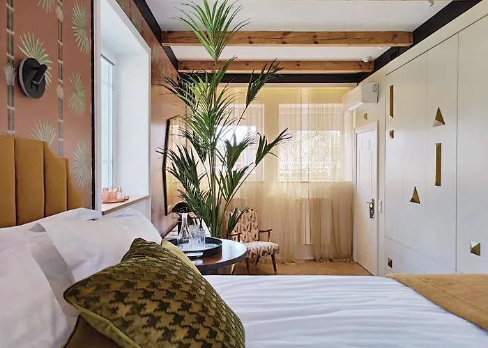 With Private Bathroom At Three Bedroom Interwar Grabyte With Daily Spaces To Share By Pine Forest On The Bank Of The River- 8min By Car From Old Town Pensionat Kaunas