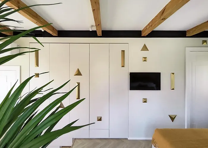 Pensionat With Private Bathroom At Three Bedroom Interwar Grabyte With Daily Spaces To Share By Pine Forest On The Bank Of The River- 8min By Car From Old Town 4*