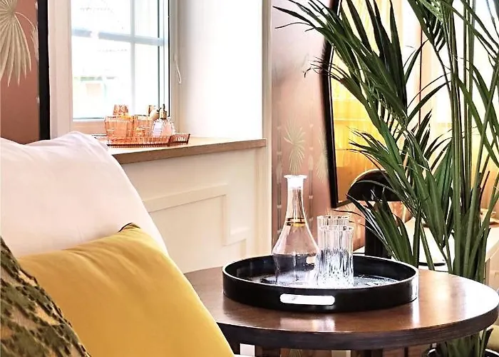 With Private Bathroom At Three Bedroom Interwar Grabyte With Daily Spaces To Share By Pine Forest On The Bank Of The River- 8min By Car From Old Town Pensionat Kaunas