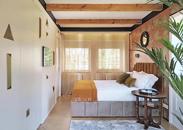 With Private Bathroom At Three Bedroom Interwar Grabyte With Daily Spaces To Share By Pine Forest On The Bank Of The River- 8min By Car From Old Town Pensionat Kaunas