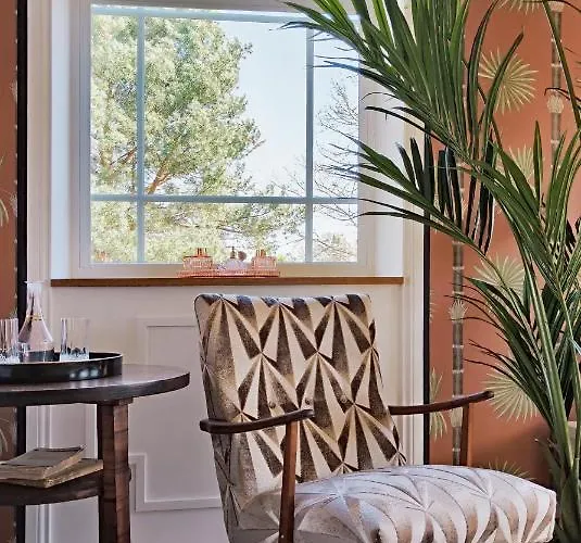 With Private Bathroom At Three Bedroom Interwar Grabyte With Daily Spaces To Share By Pine Forest On The Bank Of The River- 8min By Car From Old Town Pensionat