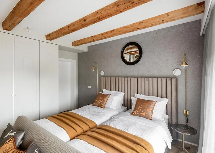 With Private Bathroom At Three Bedroom Interwar Grabyte With Daily Spaces To Share By Pine Forest On The Bank Of The River- 8min By Car From Old Town 4* Kaunas